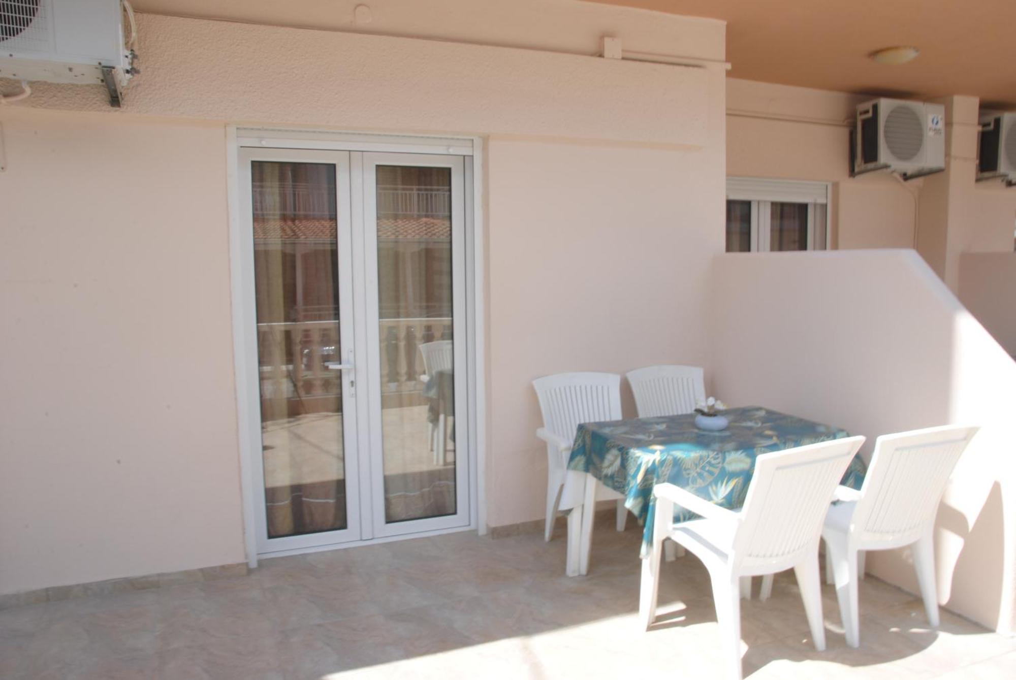 Light Blue Paralia Apartments Ngoại thất bức ảnh